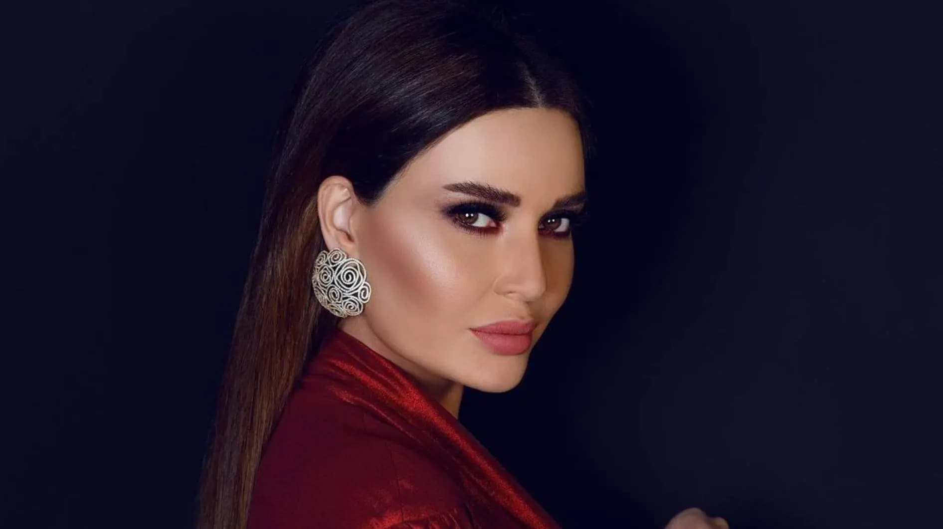"يللي عم يطالب السيد بالحرب".. سيرين عبد النور: يحضر فيلم رعب