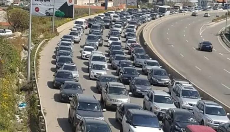 العثور على رجل مجهول الهويّة على هذا الاوتوستراد...هل من يَعرف عنه شيئًا؟