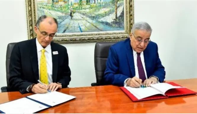 بو حبيب يوقّع اتفاقية جديدة.