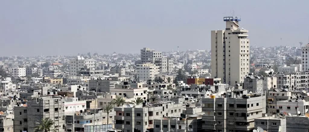 مسؤولو الصحة: استشـ.ـهـ.اد 3 وإصابة 20 في ضربة جوية على خان يونس