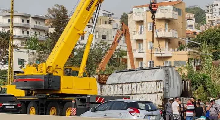 انقلاب شاحنة على المسلك الشرقي لأوتوستراد البوار - كسروان
