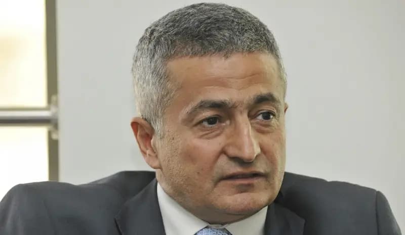 وزير المالية يوقع هذا المشروع