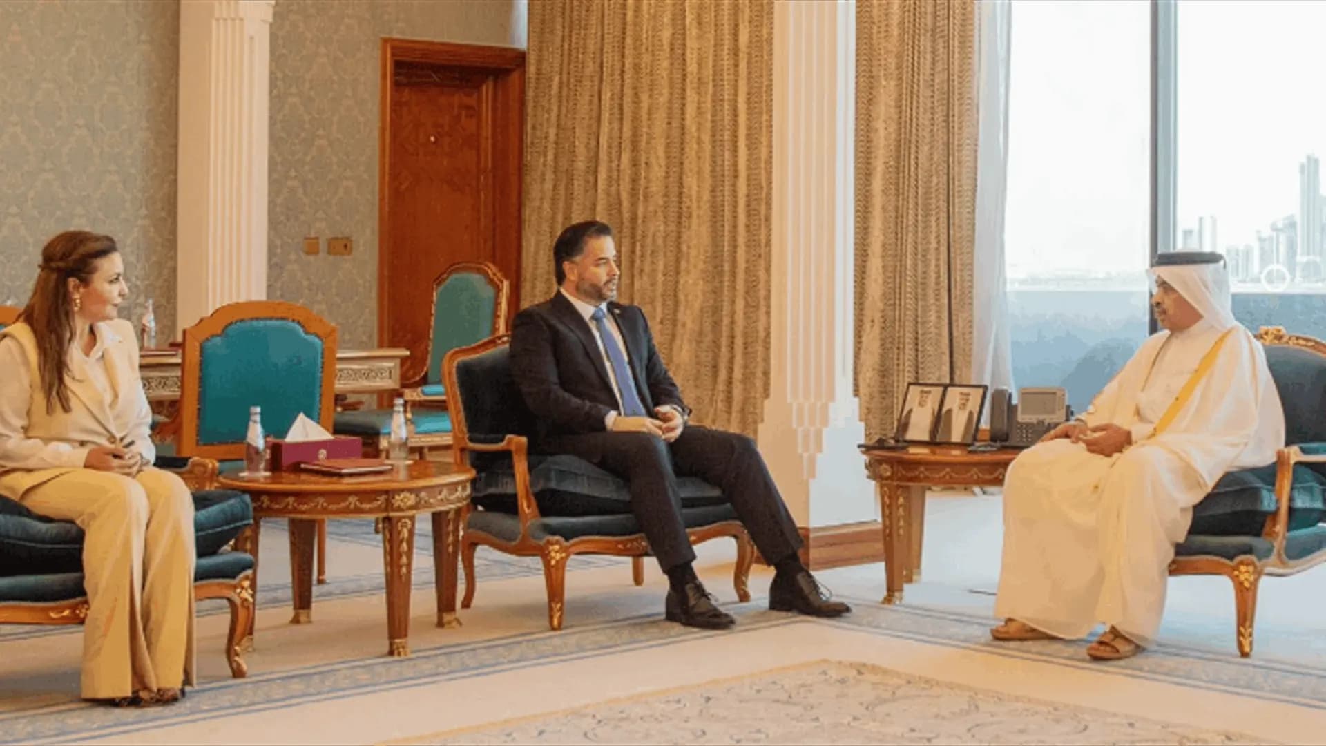 سلام يلتقي وزير مالية قطر في الدوحة