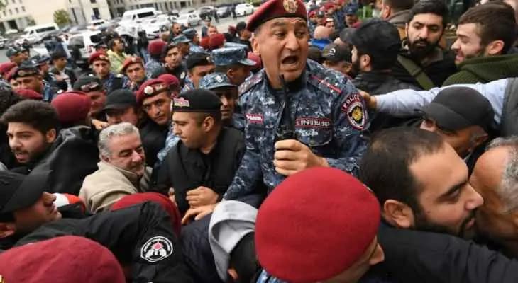المعارضة الارمنية تطالب باستقالة الحكومة