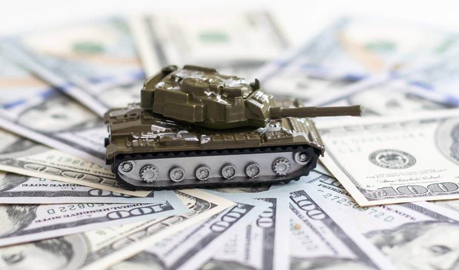 مفارقة في الأولويات.. الإنفاق العسكري العالمي يبلغ 21.9 تريليون دولار بينما القضاء على الجوع يكلف 93 مليار دولار سنويًا